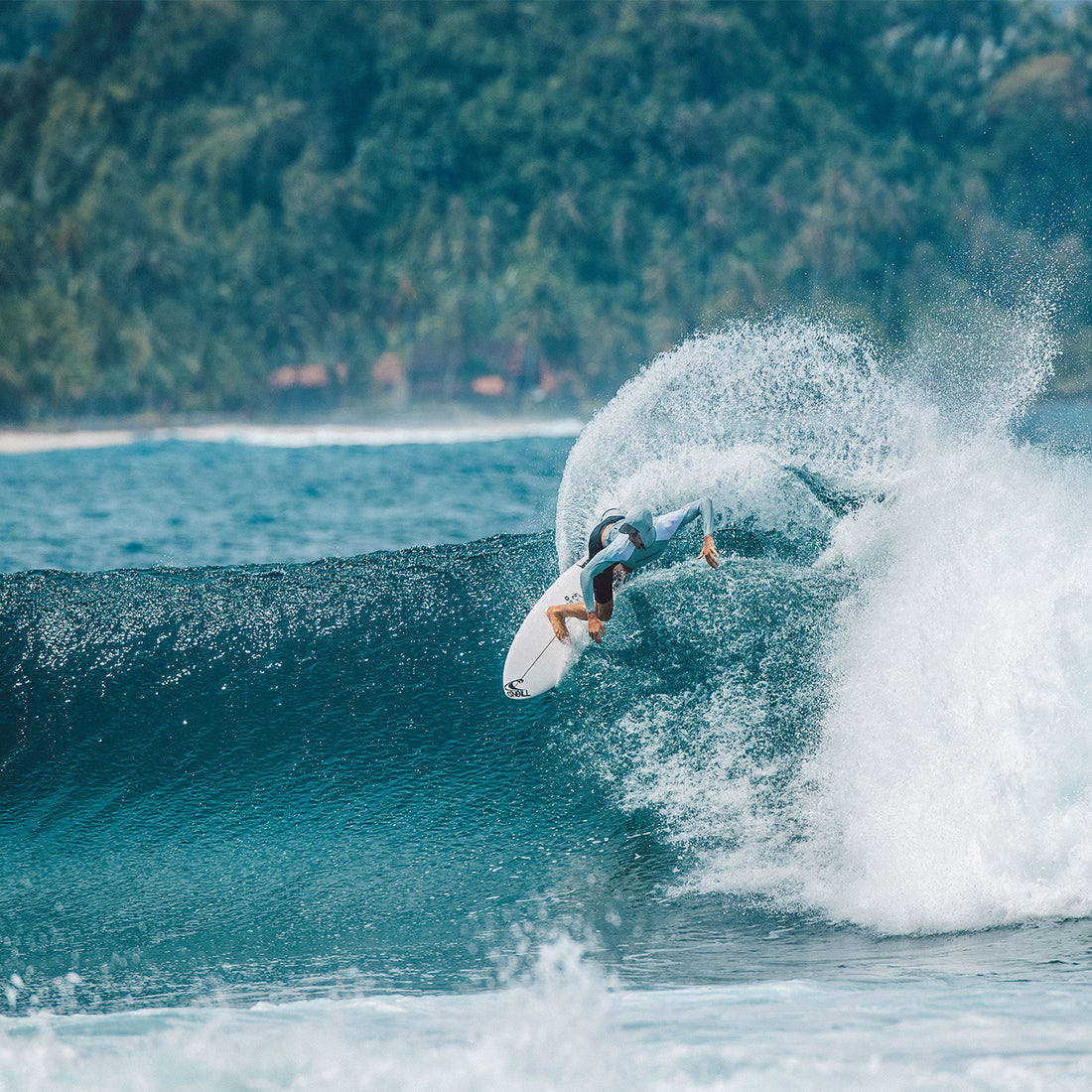 Surfers get creative in smaller conditions on Day 2 of O'Neill