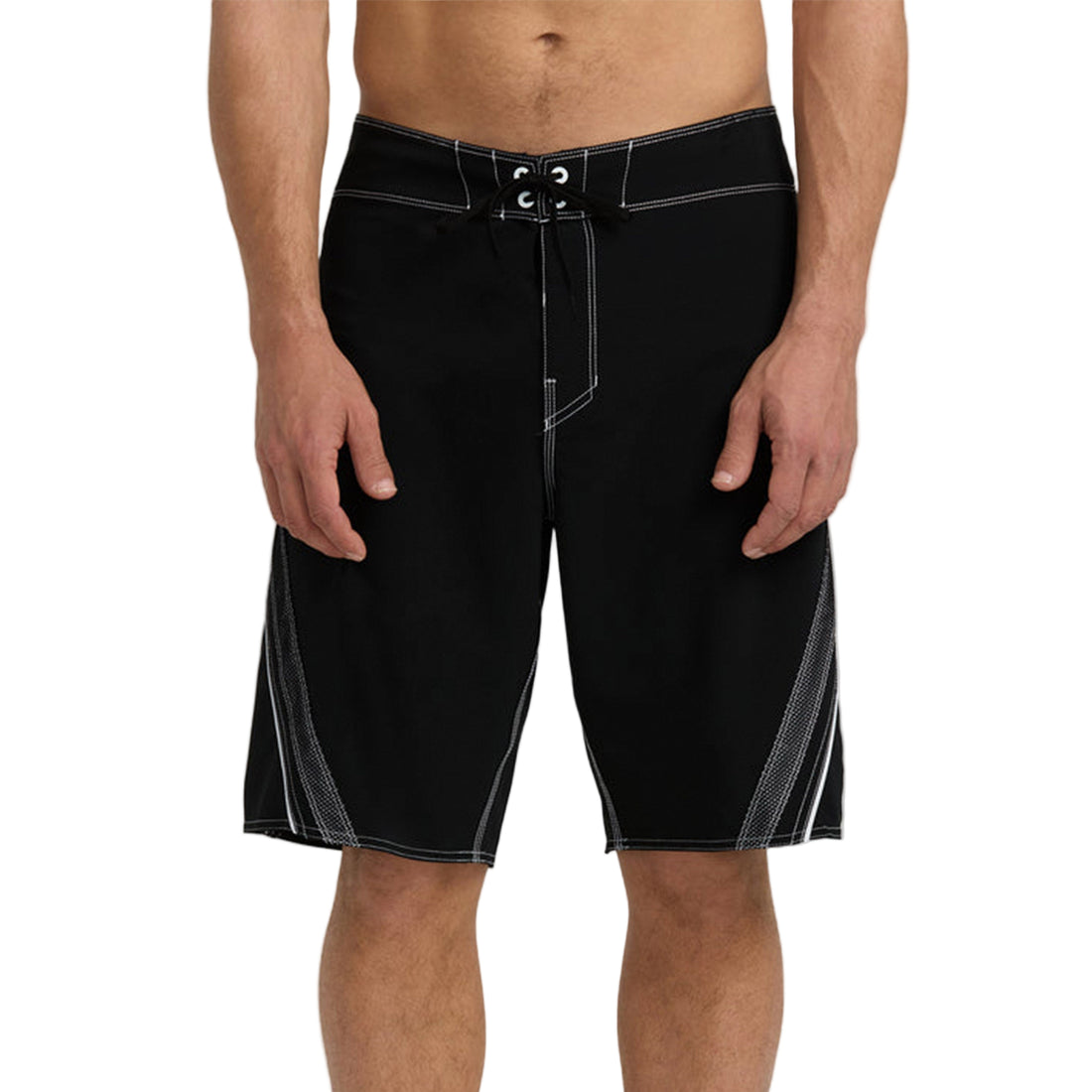Engineered for movement, the Fluid 2K boardshorts feature 4-way stretch, contrast piping and embroidered detailing. A 21" regular fit provides good coverage while a fixed waist and zip pocket keep you secure. Featured here in the Black White colorway.