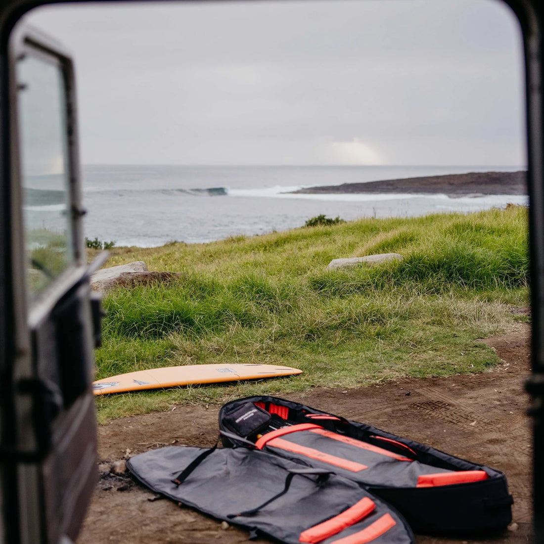 Ocean and Earth Apex 6 foot 8 wheeled surfboard travel bag 3 board cover with advanced protection available at Freeride Surf & Skate NZ.