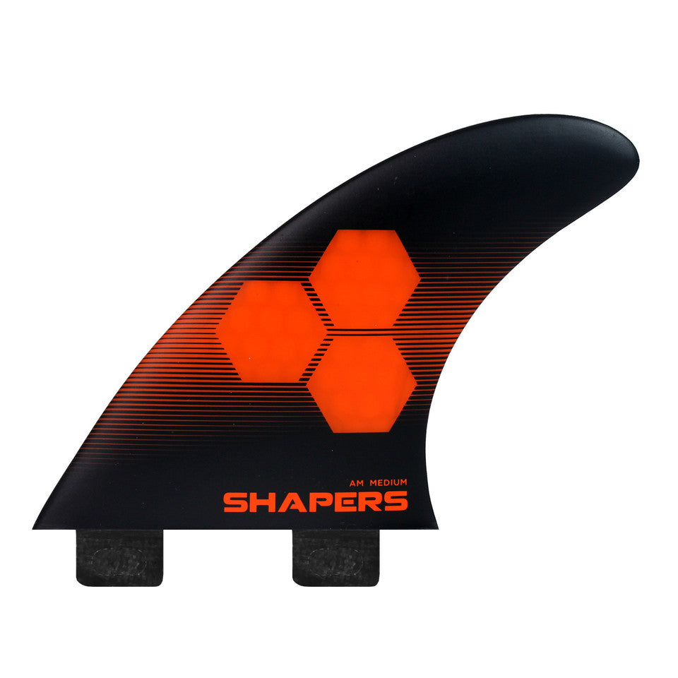 Shapers AM1 3-fin . A 3-fin set of surfboard fins in FCS1/Dual Tab tab base. Combines the medium Al Merrick template with a medium flex pattern, making this fin a versatile option for bigger surfers. The AM1 is designed to perform in a variety of conditions and has a wide base for drive off of the bottom, more rake for big carves and a finer tip for release off of the top. 