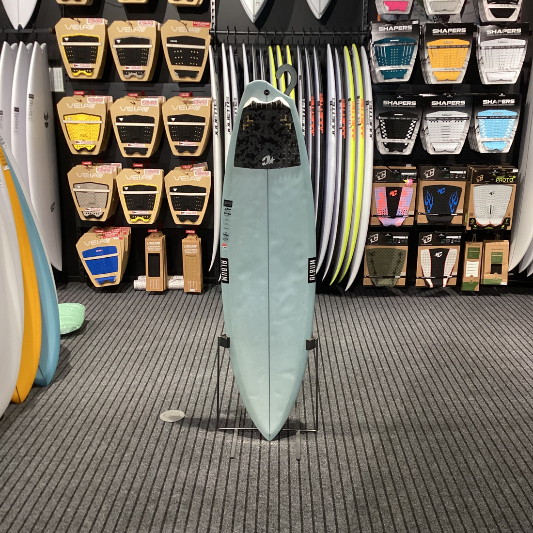 Second-hand Album Bom Dia surfboard 5'8 with Futures fin setup available at Freeride Surf & Skate NZ.