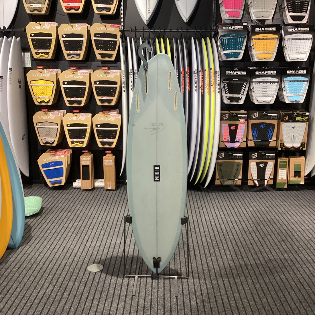 Second-hand Album Bom Dia surfboard 5'8 with Futures fin setup available at Freeride Surf & Skate NZ.