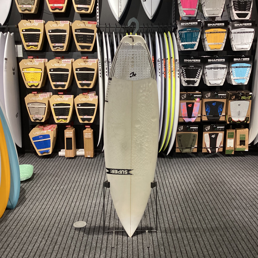 Second-hand Superbrand The Answer surfboard 6'0 with Futures fin setup and 29.9L volume available at Freeride Surf & Skate NZ.