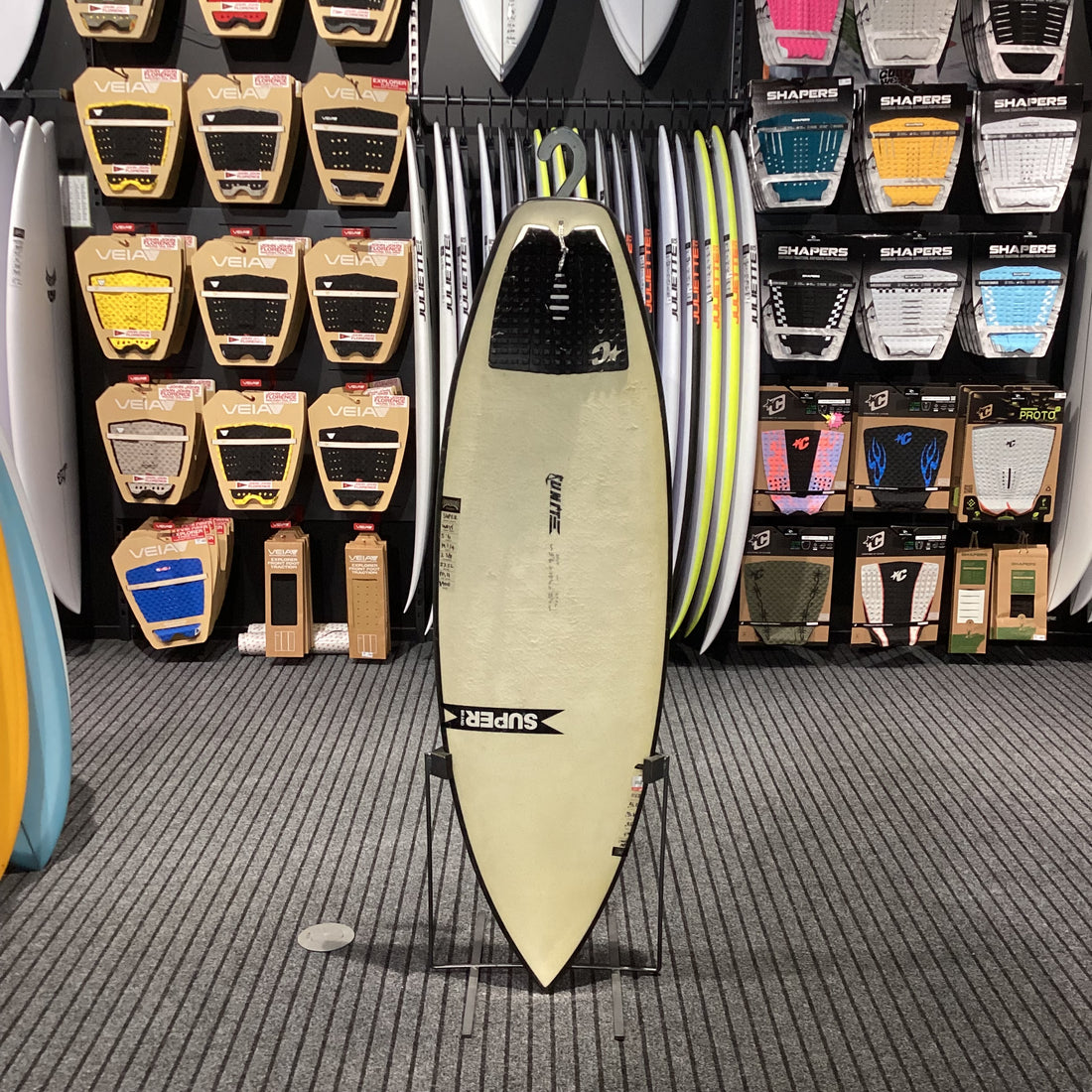Second-hand Superbrand Unit surfboard 5'6 with Futures fin setup and 27.5L volume available at Freeride Surf & Skate NZ.